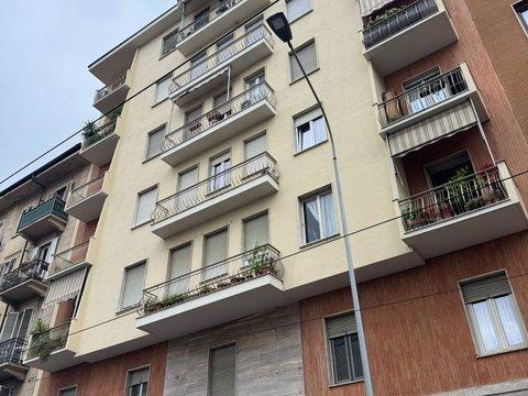 Trilocale in Via Francesco Cigna, 35, Aurora, Torino