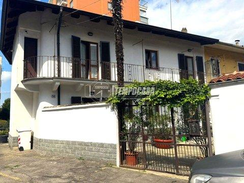 Appartamento su due piani in Via Alpignano, Borgo Nuovo - Centro Storico, Collegno