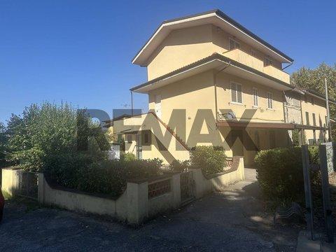 Casa indipendente in Via Sarzanese Sud, 1038, Bozzano-Quiesa, Massarosa