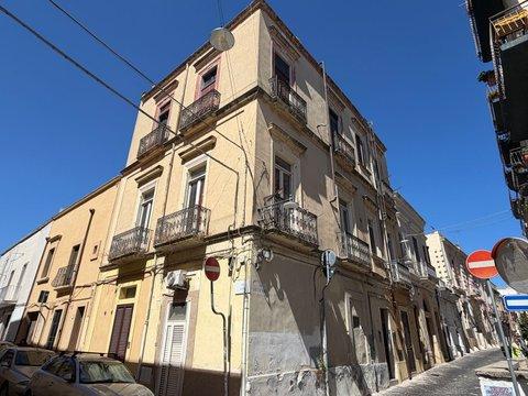 Trilocale in Via Carlo De Marco, 1, Centro, Brindisi
