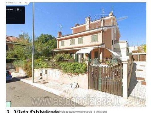 Villetta a schiera in Via Giulio Cesare Graziani, 198, Selva Candida - Selva Nera, Roma
