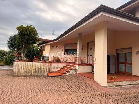 Villetta bifamiliare in Via Don Giovanni Minzoni, 16, Massarosa, Massarosa