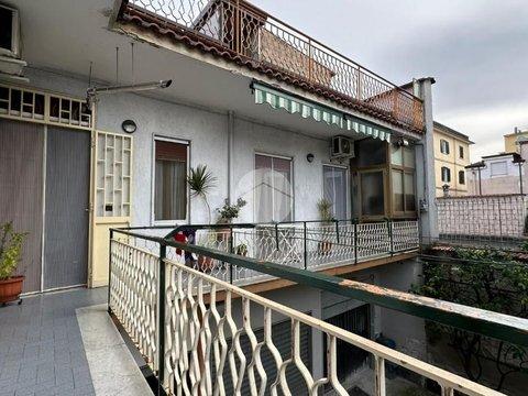 Trilocale in Via Domenico Pirozzi, 17, Frattamaggiore