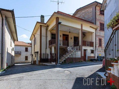 Villetta bifamiliare in Località colle s.n.c, Configni
