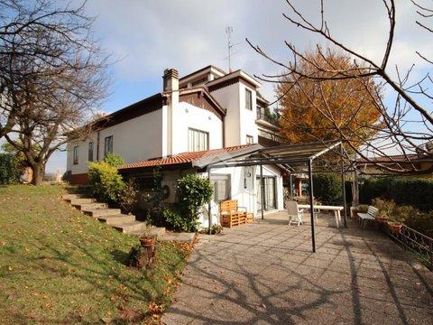 Villa in Via Don E. Colnaghi, 3, Cassago Brianza