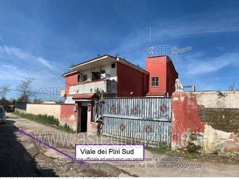 Villetta a schiera in Viale dei Pini Sud, 2, Varcaturo, Giugliano in Campania