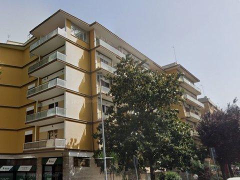 Bilocale in Via San Tommaso d'Aquino, 116, Degli Eroi, Roma