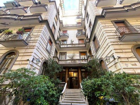 Bilocale in Via Carlo Poerio, Chiaia-Mergellina, Napoli