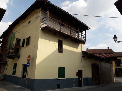Casa indipendente in Piazza Matteo Pescatore, 12, San Giorgio Canavese