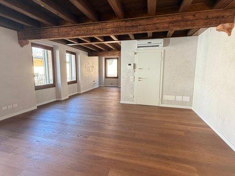 Quadrilocale in Via Barchetta, 12, Centro Storico, Verona