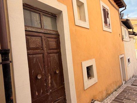 Casa indipendente in Via Regina Margherita, 1, Morro Reatino