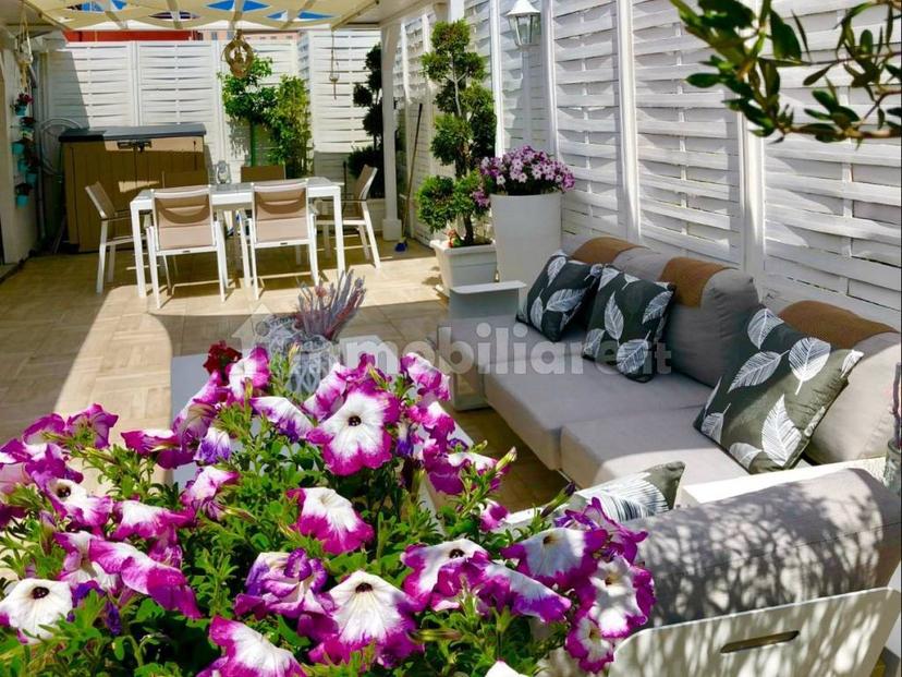 Trilocale viale Cappuccini 5, Lungomare, Pozzuoli