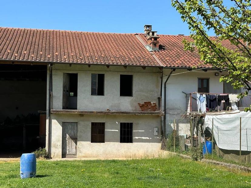 Casale frazione Tetti Peretti 29, Carignano