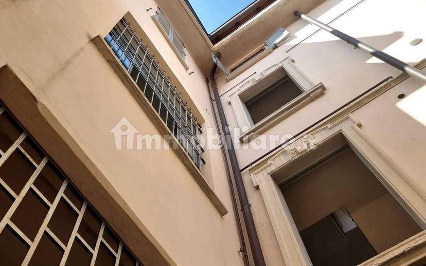 Loft via Don Luigi Persani 12, Centro, Vigevano — foto 2 di 31