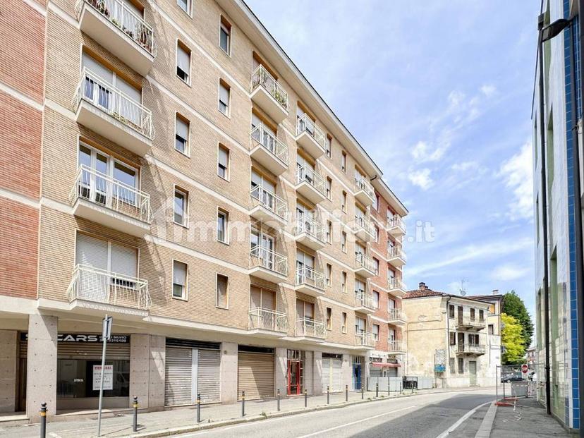 Bilocale via Umberto I 79, Centro, Carignano
