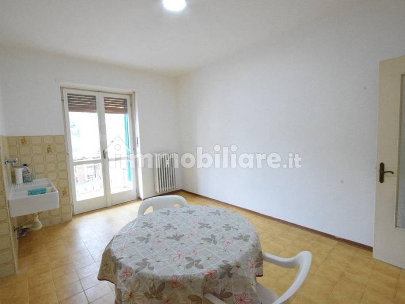 Trilocale via Guillestre 3, Centro, Torre Pellice