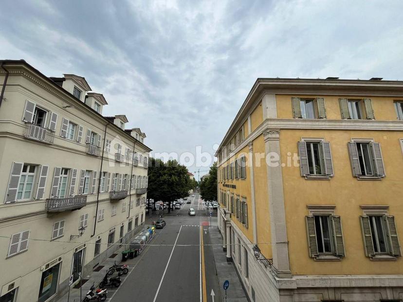 Appartamento piazza Vittorio Veneto 9, Centro, Pinerolo