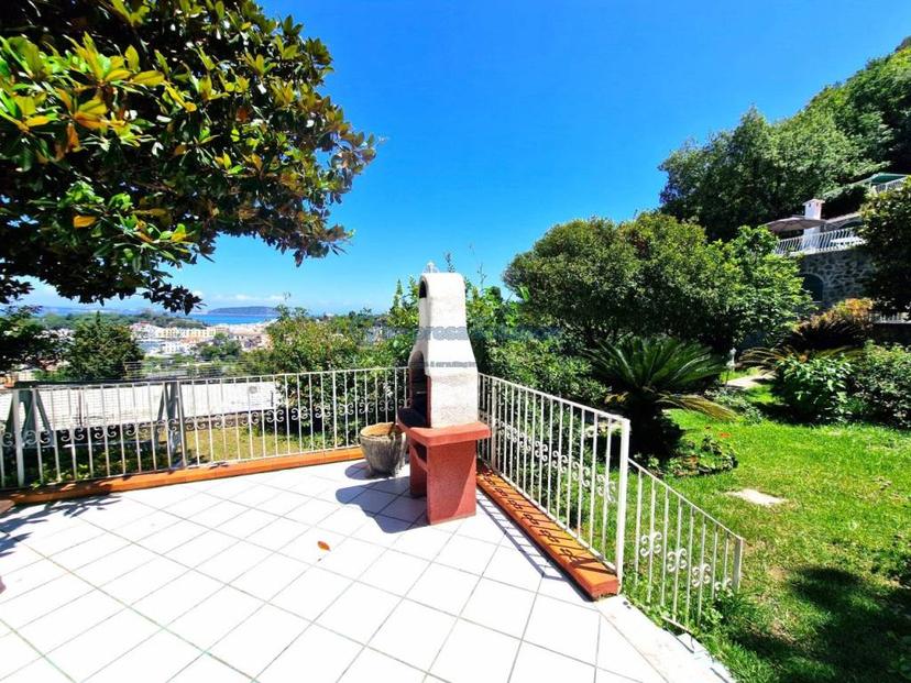 Villa plurifamiliare via Quercia, Centro, Ischia