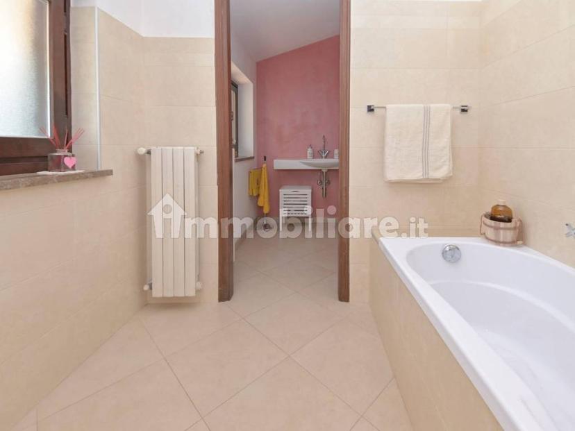Villa bifamiliare via Umberto I 138, Centro, Trofarello