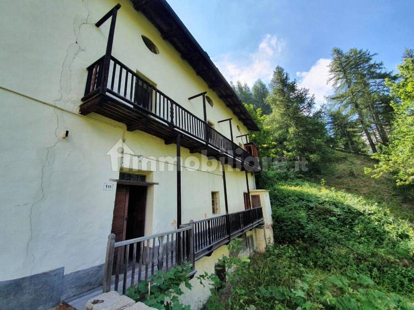 Casale Strada Provinciale del Colle delle Finestre, Fenestrelle
