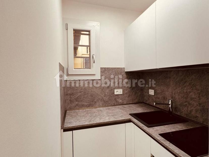 Mansarda ottimo stato, 35 m², Centro Storico, Modena — foto 11 di 18