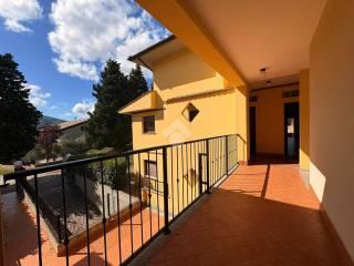 Appartamento via Collina, Fossato di Vico — foto 21 di 26