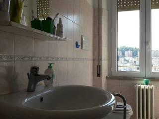 Stanza in affitto in appartamento Cadore, 16, Ancona — foto 2 di 9