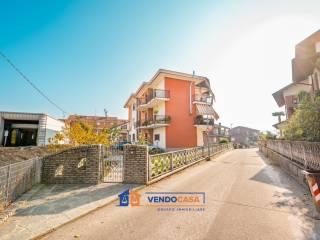 Appartamento via dei Gelsi 1, Cinzano, Santa Vittoria d'Alba — foto 17 di 44