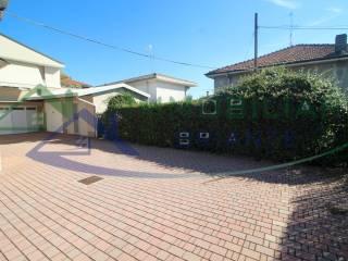 Villa bifamiliare via Pastrengo, Centro, Somma Lombardo — foto 14 di 28