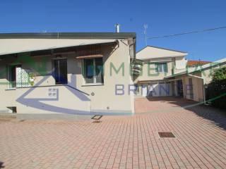 Villa bifamiliare via Pastrengo, Centro, Somma Lombardo — foto 12 di 28