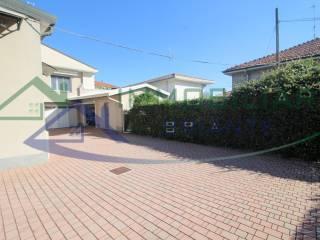 Villa bifamiliare via Pastrengo, Centro, Somma Lombardo — foto 9 di 28