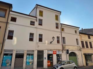 Trilocale Contra' Porta Padova 100, Centro Storico, Vicenza — foto 2 di 9