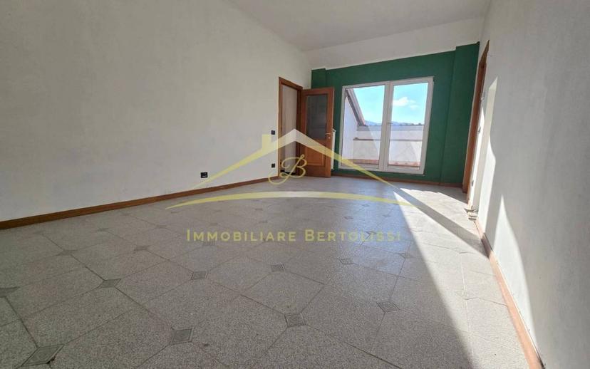 Mansarda viale Varallo 5, Centro, Borgosesia — foto 8 di 31