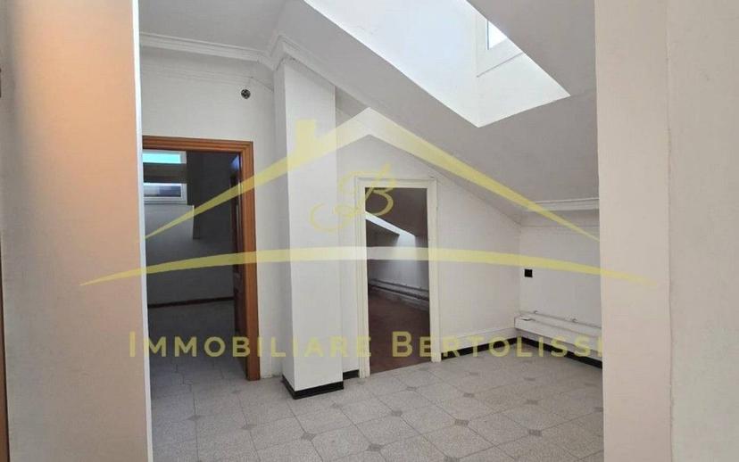 Mansarda viale Varallo 5, Centro, Borgosesia — foto 13 di 31