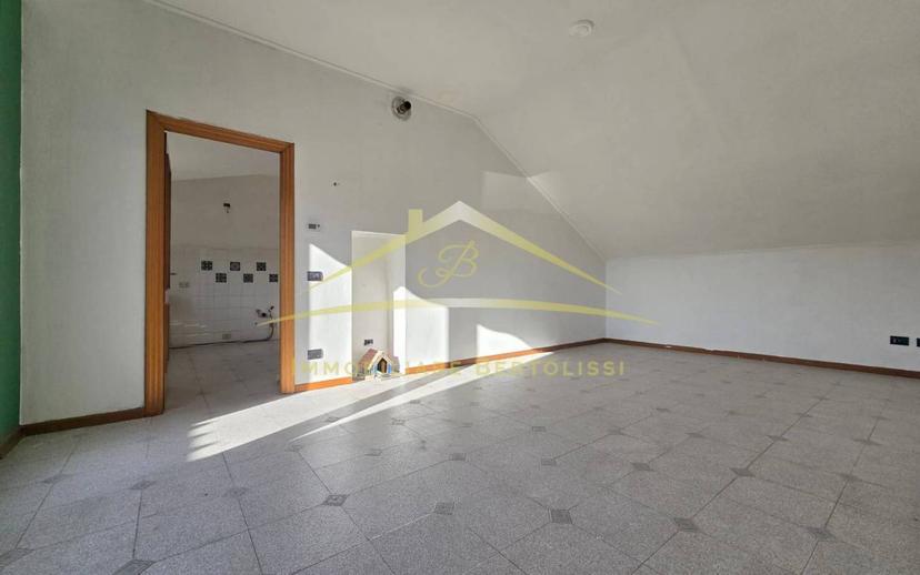 Mansarda viale Varallo 5, Centro, Borgosesia — foto 10 di 31