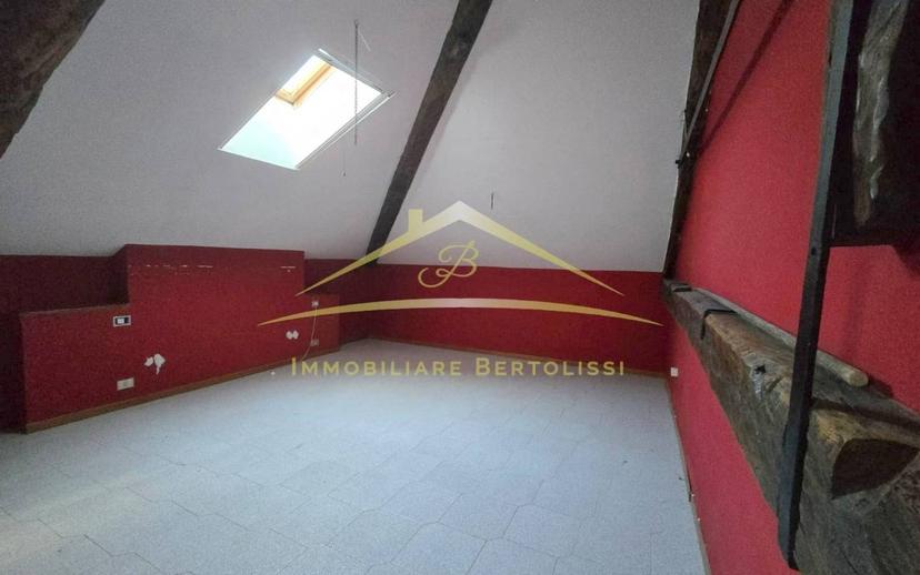 Mansarda viale Varallo 5, Centro, Borgosesia — foto 2 di 31