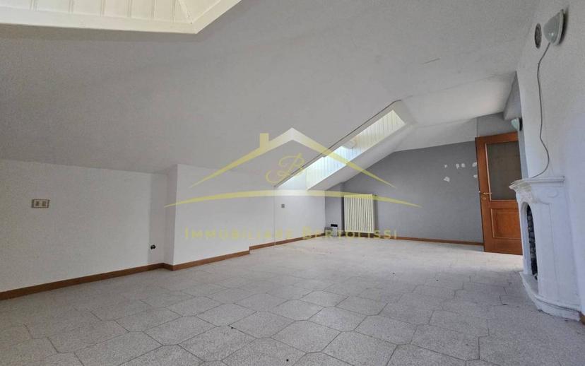 Mansarda viale Varallo 5, Centro, Borgosesia — foto 6 di 31