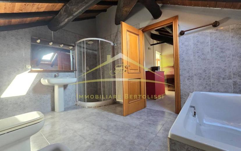 Mansarda viale Varallo 5, Centro, Borgosesia — foto 9 di 31