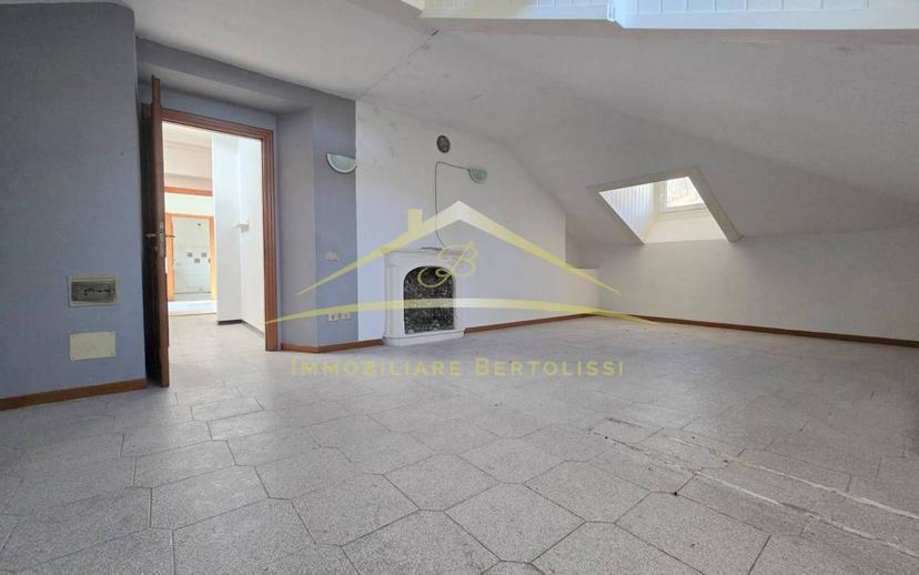Mansarda viale Varallo 5, Centro, Borgosesia — foto 23 di 31