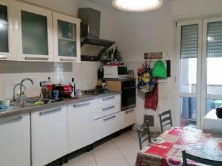 Appartamento ottimo stato, terzo piano, Avenza, Carrara — foto 9 di 13