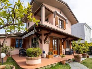Villa unifamiliare via del Paradiso, 2B, Centro, Forte dei Marmi