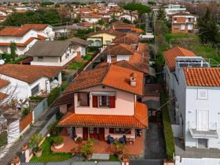Villa unifamiliare via del Paradiso, 2B, Centro, Forte dei Marmi — foto 9 di 28