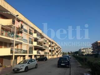 Quadrilocale viale Fosse Ardeatine, 4, Centro, Margherita di Savoia