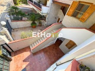 Appartamento in villa via Sergio Sasso, Bisceglie — foto 2 di 49