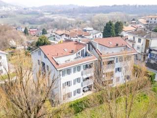 Trilocale via Borgo Antico 1, Camnago Boscone, Faloppio