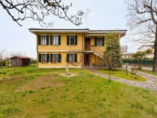 Villa bifamiliare via Fosse Ardeatine 1, Villarotta, Luzzara — foto 6 di 47