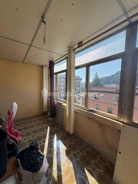 Attico via Vittorio Veneto 154, Centro, Borgosesia — foto 4 di 14