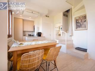 Villa unifamiliare via Alessandro Manzoni, Pai, Torri del Benaco — foto 5 di 43