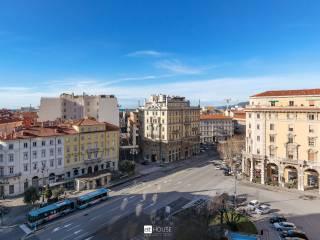 Attico piazza Guglielmo Oberdan 4, Borgo Teresiano, Trieste — foto 5 di 10