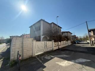Villa bifamiliare via Giacomo Leopardi, Centro, Carpenedolo — foto 2 di 47